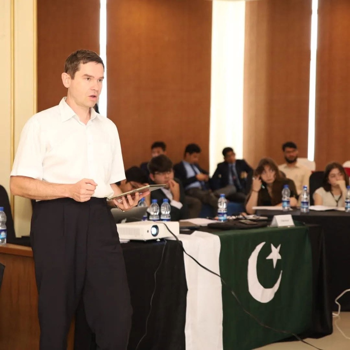 An international expert lectures the national cohort